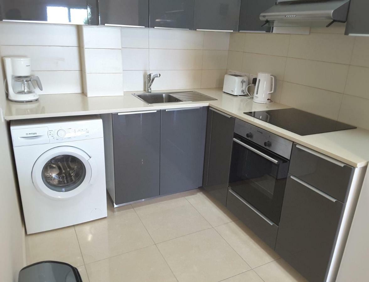 Lighthouse By The Sea Lovely 2Bdr Apartment Paphos Esterno foto